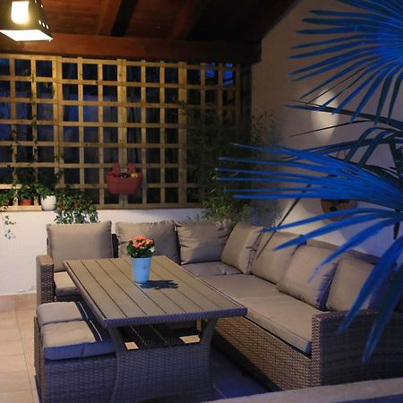 Bamboo Oasis Apartment With Terrace In The Garden And Free Parking, 里耶卡 外观 照片
