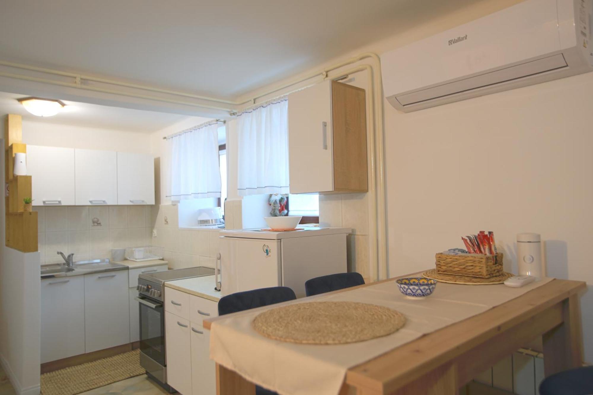 Bamboo Oasis Apartment With Terrace In The Garden And Free Parking, 里耶卡 外观 照片